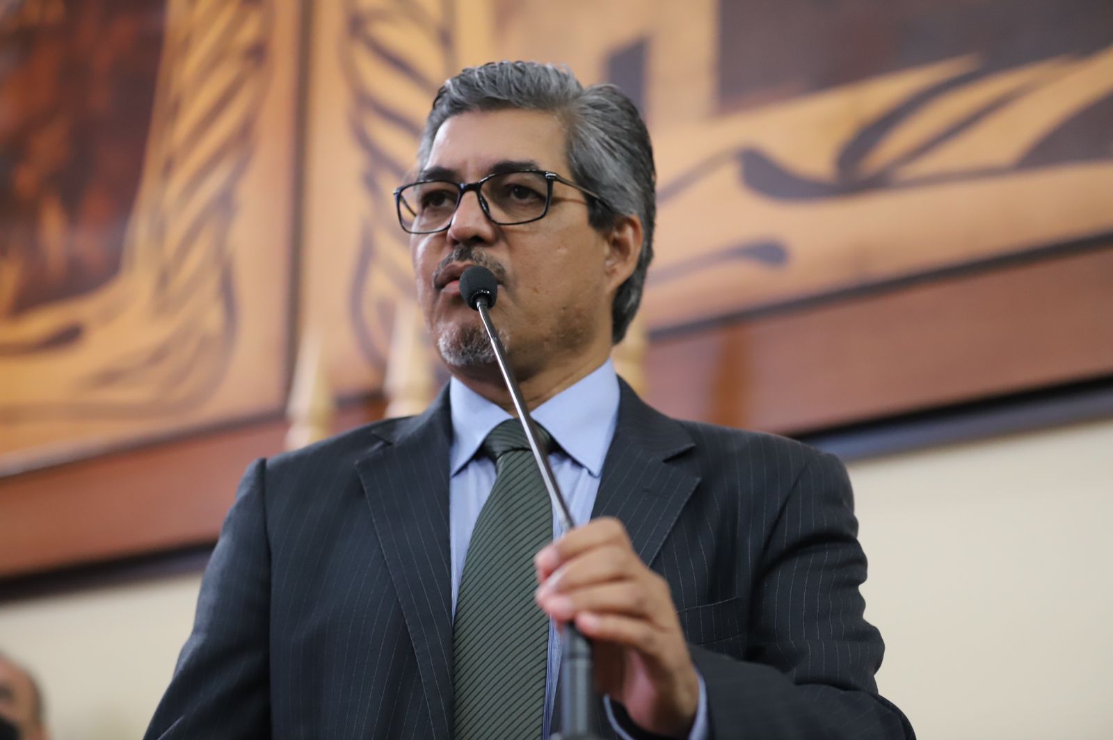 Edvaldo diz que tentativa do governo de mexer nas progressões da Educação é “ilegal” e “irregular”